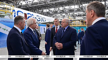 Александр Лукашенко посетил Иркутский авиационный завод. Предприятие нацелено на расширение кооперации с Беларусью