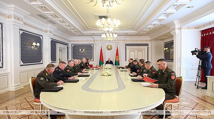 Александр Лукашенко собрал совещание с силовиками. Тема - итоги проверки одной из бригад внутренних войск 
