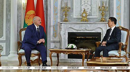 Точка опоры на западе Африки, всепогодный друг, прогнозы на мир и кадры. Итоги недели Президента