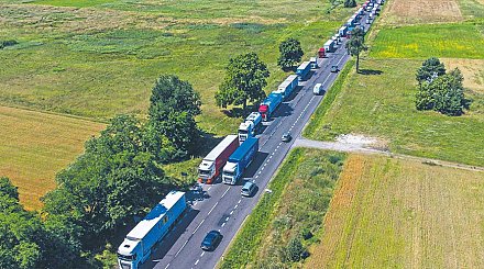 Польские водители грузовиков все еще ощущают последствия закрытия границы