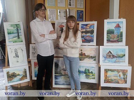 На холсте — родные просторы. В Вороновской детской школе искусств традиционно организована выставка картин одаренных воспитанников