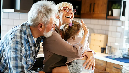 Сходите в гости к бабушке и дедушке в Васильев день: приметы на 14 января