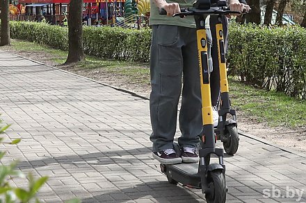 С какого возраста можно управлять электросамокатами? 