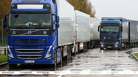 Александр Лукашенко принял решение о возможности выезда фур с литовской регистрацией