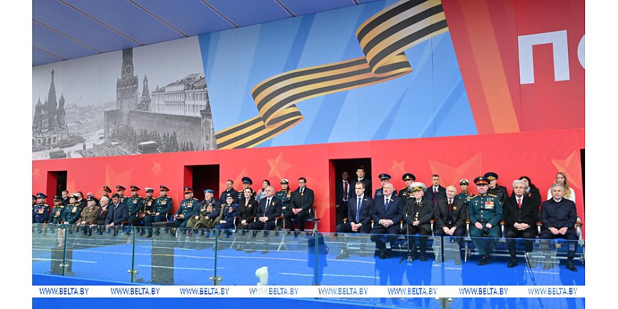 День Победы в двух столицах, награды героям нашего времени и бюджетные "коврижки". Итоги недели Президента