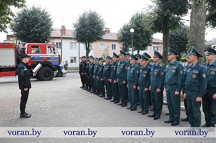 В День пожарной службы в Вороново прошло торжественное построение спасателей 