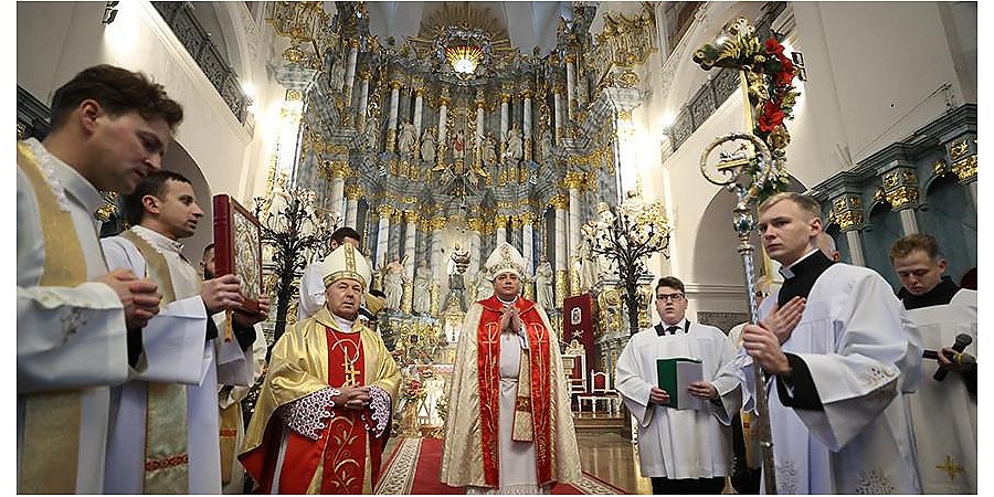 ФОТОФАКТ: Епископ Владимир Гуляй возглавил церемонию открытия юбилейного 2025 года в Гродно