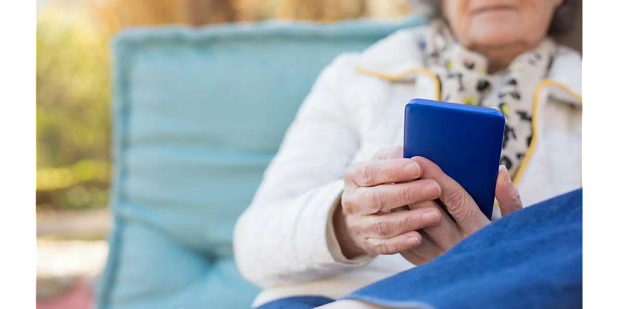 Как защитить пожилых людей от мошенников?