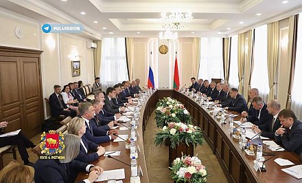 В Доме Правительства прошла встреча заместителя Премьер-министра Виктора Каранкевича с губернатором Красноярского края России Михаилом Котюковым