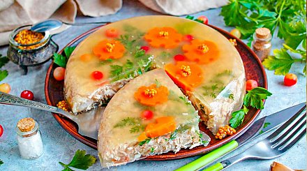 Холодец - это самая полезная закуска? Врач развенчала три мифа о еде