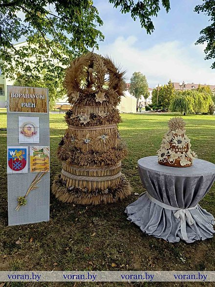 У дажыначных снопе і караваі — багацце воранаўскіх палёў