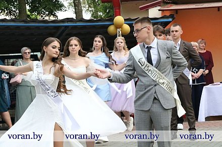 Стало известно, когда в школах Беларуси прозвенят последние звонки