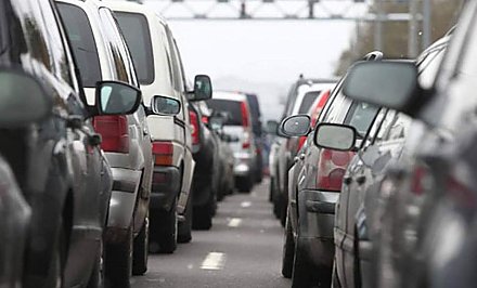 Более 1,3 тысяч легковушек ожидают на границе въезда в Польшу