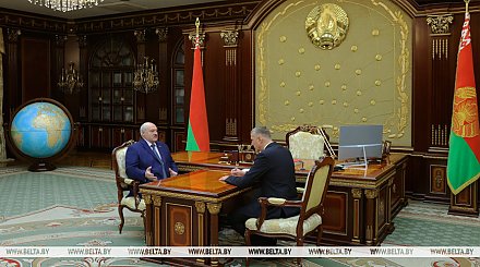 Ситуация в АПК, кадры, график работы Президента. Александр Лукашенко принял с докладом Дмитрия Крутого