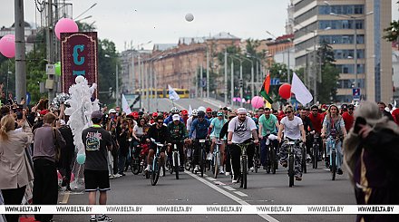 Время крутить педали. В Минске стартовал велокарнавал "Viva, Ровар!"