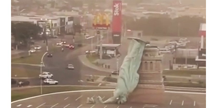 В Бразилии из-за ветра обрушилась копия статуи Свободы