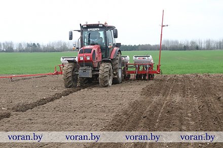 Пришла пора царицы полей. Аграрии Вороновщины приступили к севу кукурузы