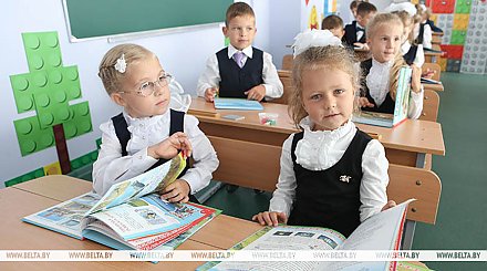 Школы и гимназии Беларуси начинают прием детей в 1-е классы