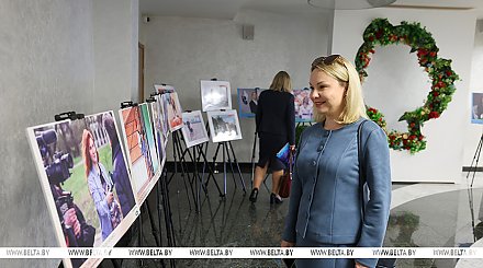 "Необычный ракурс". Фотовыставку о женщинах в журналистике представили на медиафоруме в Гродно