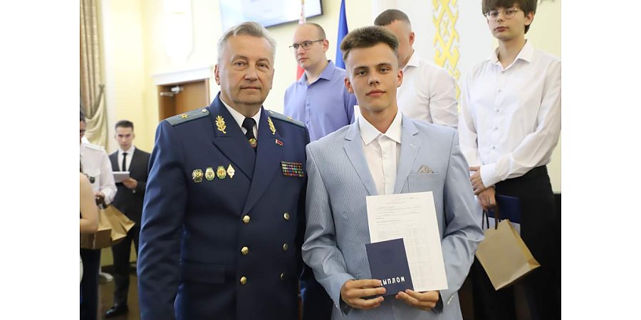 32 выпускникам специальности «Таможенное дело» ГрГУ имени Янки Купалы вручили дипломы об окончании университета