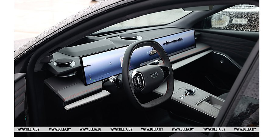 Александр Лукашенко продлил основные льготы и преференции по электромобилям и зарядным станциям