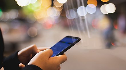 Макрон ускорит принятие закона о запрете соцсетей для детей младше 15 лет