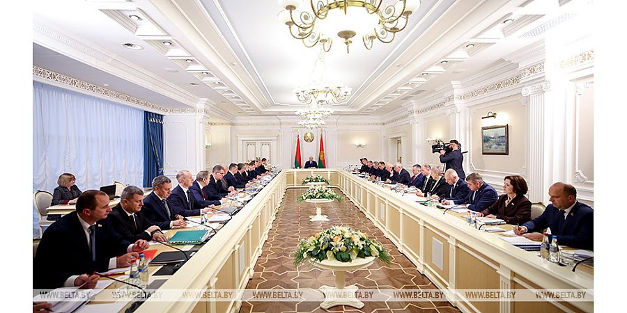 "Нужен реалистичный, но напряженный сценарий". Лукашенко о прогнозных показателях на 2026 год