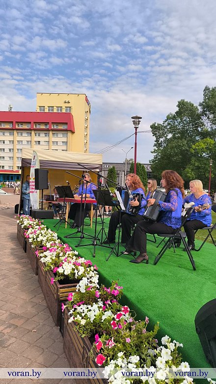 Музыка як лекі для душы! У Лідзе сёння яна чуецца адусюль 