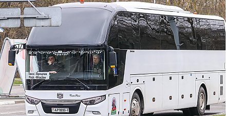 Коллапс автобусов на границе с Польшей сохраняется
