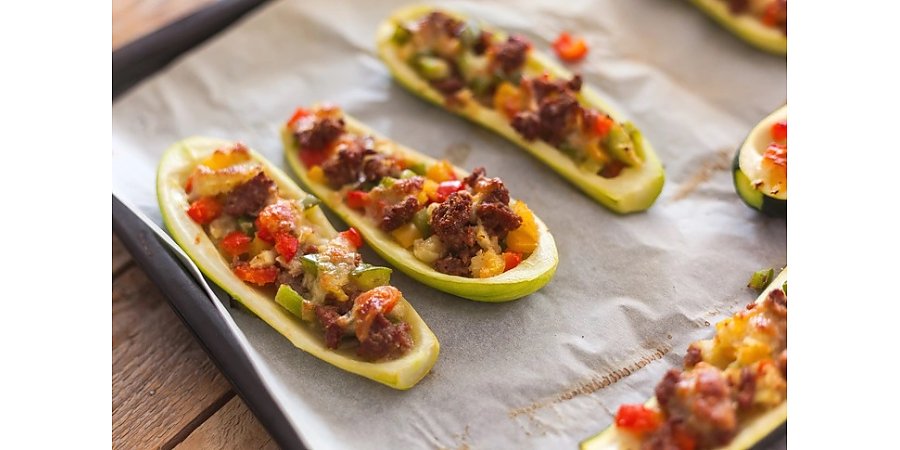Нежные фаршированные кабачки: простое и вкусное решение для ужина
