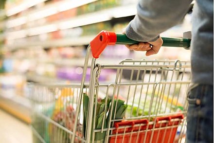 700 кг «просрочки» изъяли из магазинов. КГК Гродненской области проверил качество торгового обслуживания на селе