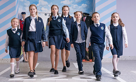 Где родители должны покупать школьную форму, рассказали в Минобразования