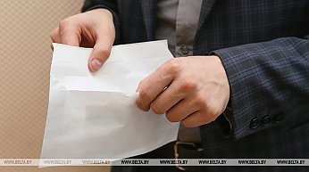 Замдиректора предприятия в Гродненской области получил более $100 тыс. взятками: дело направлено в суд