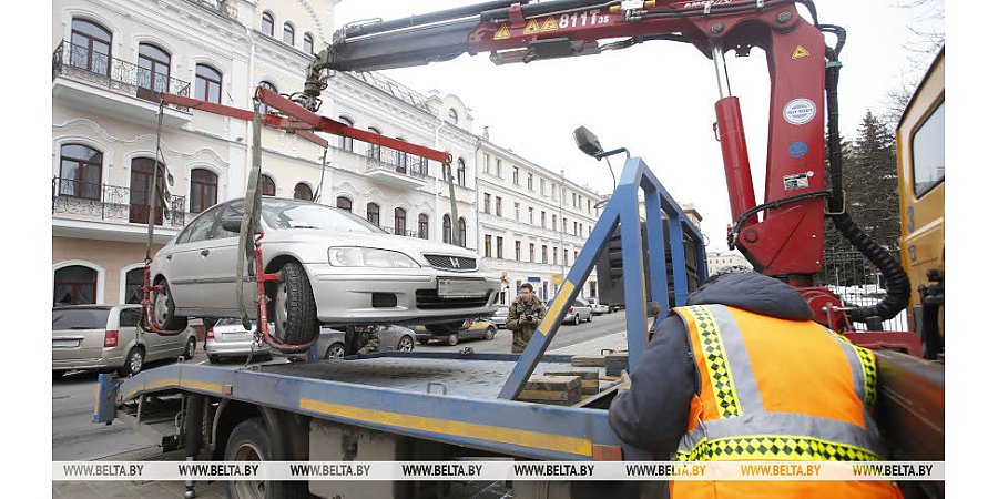 В Беларуси корректируют правила принудительной эвакуации транспорта должников