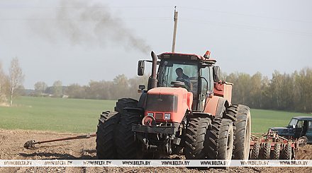 Минсельхозпрод обновил единые программы подготовки водителей тракторов