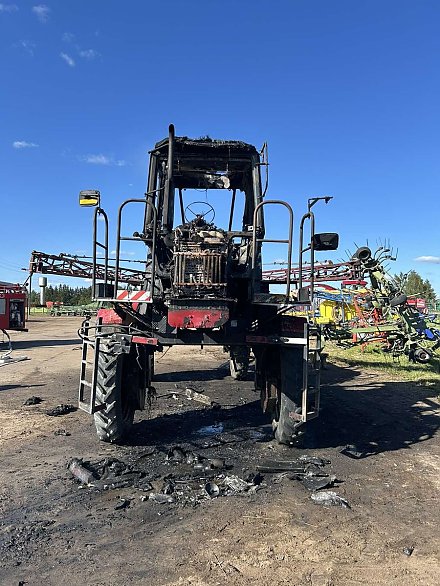 В Вороновском районе загорелся самоходный опрыскиватель