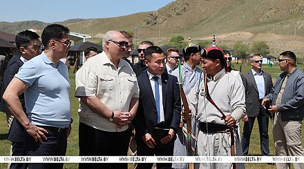Президенты Беларуси и Монголии пообщались в неформальной обстановке. Александр Лукашенко посетил загородный центр монгольской культуры