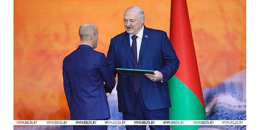 "Горжусь белорусским народом!" Лукашенко наградил передовиков АПК Могилевской области