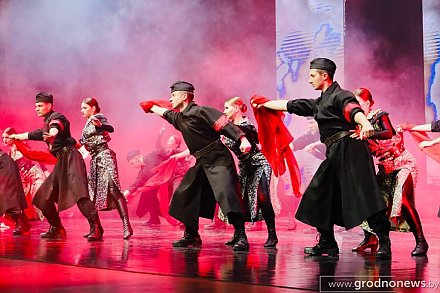 Незабываемый концерт подарили гостям торжественного собрания, приуроченного к 80-летию Победы