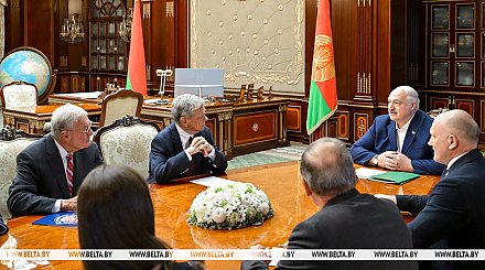 Семинар на ферме, подготовка к саммиту, выдающиеся выпускники и спецпосланник Трампа. Итоги недели Президента