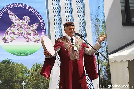Станцевать с джигитом, примерить вологодское кружево и прикоснуться к китайской чайной церемонии приглашают подворья фестиваля национальных культур