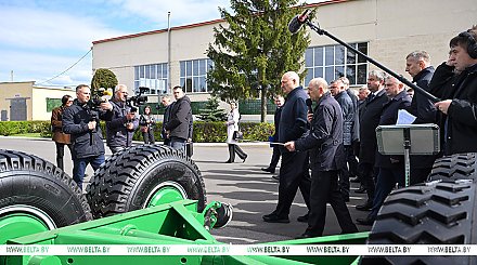 Большая командировка на юг страны и аэродром спецназначения. Итоги недели Президента