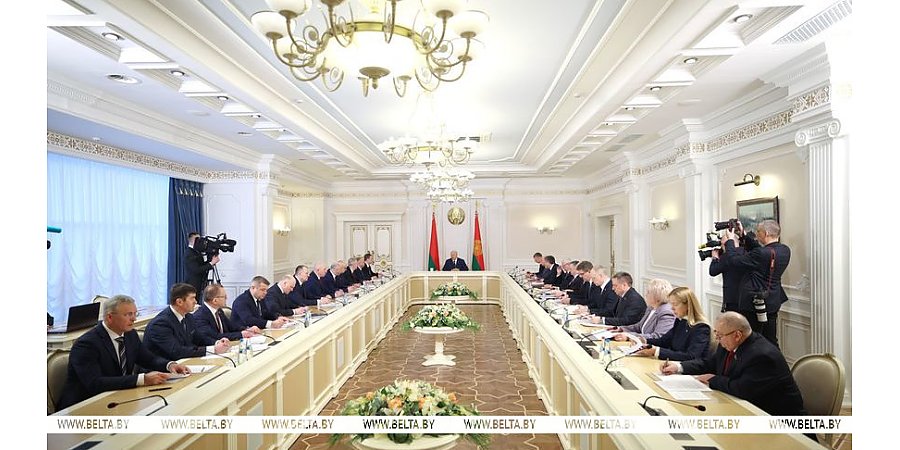 Бой посредничеству, "золотая жила" в АПК и новый этап требований. Итоги недели Президента