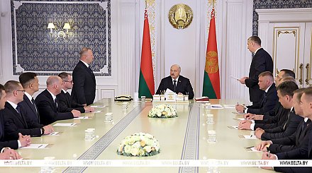 Глава Минпрома, новые послы, руководство в министерствах и местной вертикали. Александр Лукашенко принял кадровые решения