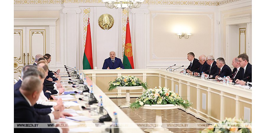 "Золото буквально под ногами". Александр Лукашенко актуализировал задачи по обращению с отходами