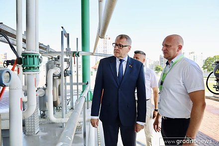 Константин Бурак проверил, как в регионе обеспечивают топливом уборочную кампанию
