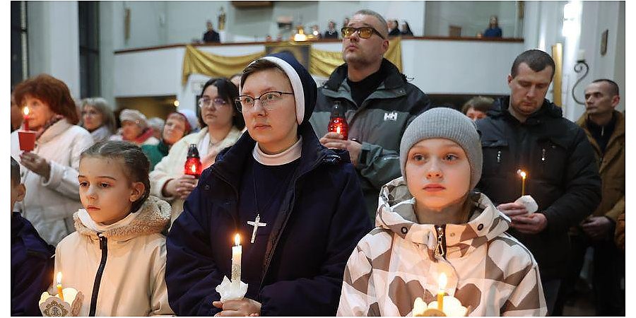 Католики празднуют Светлое Христово Воскресение - Пасху