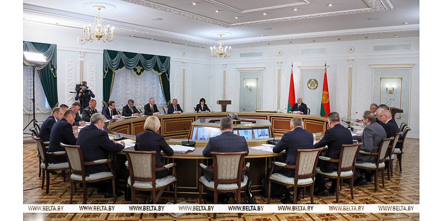 "Нельзя, чтобы уборочная проходила в небрежном режиме". Вот какие вопросы обозначил перед аграриями Александр Лукашенко