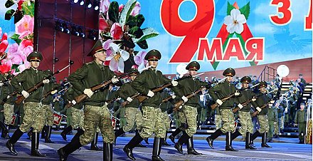 Генеральная репетиция военного парада прошла у стелы "Минск - город-герой"