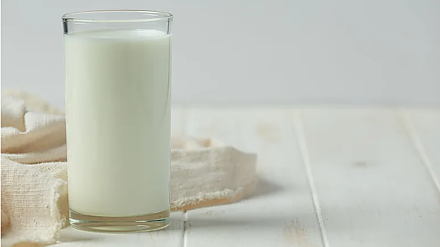 Поставьте чашку молока для Деда Мороза: народные приметы на 17 декабря